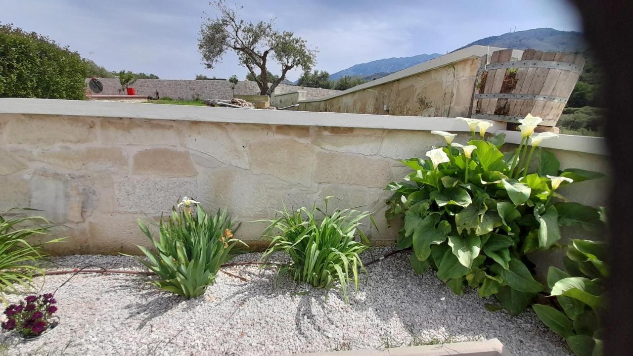 Georgioupoli Studio 2 with a pool&lake views Zewnętrze zdjęcie